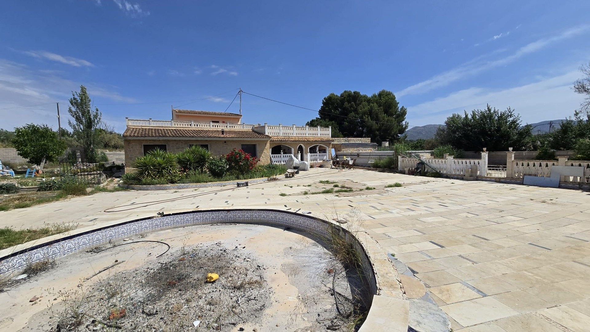 Herverkoop - Vrijstaande Villa -
SAX