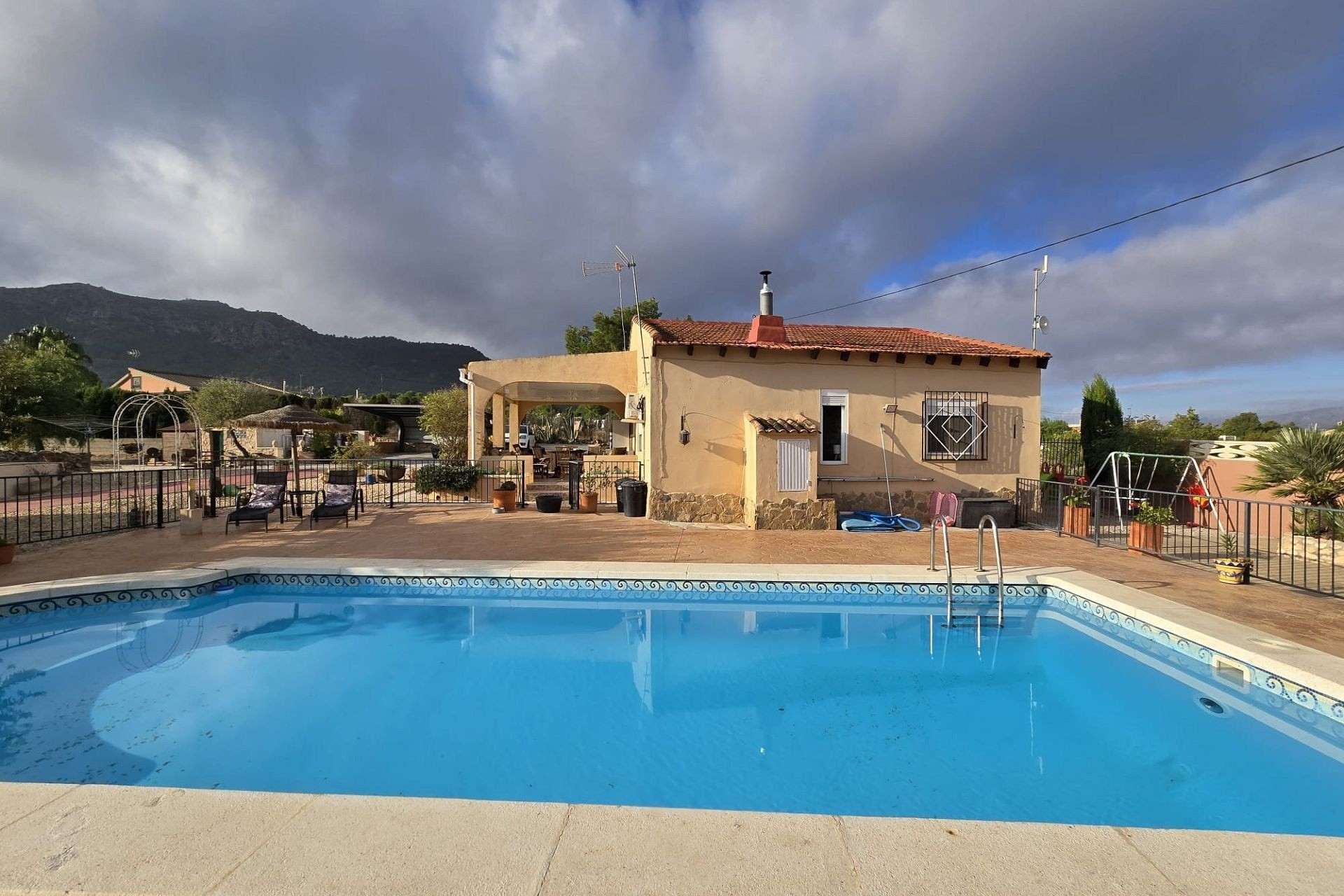 Herverkoop - Vrijstaande Villa -
SAX