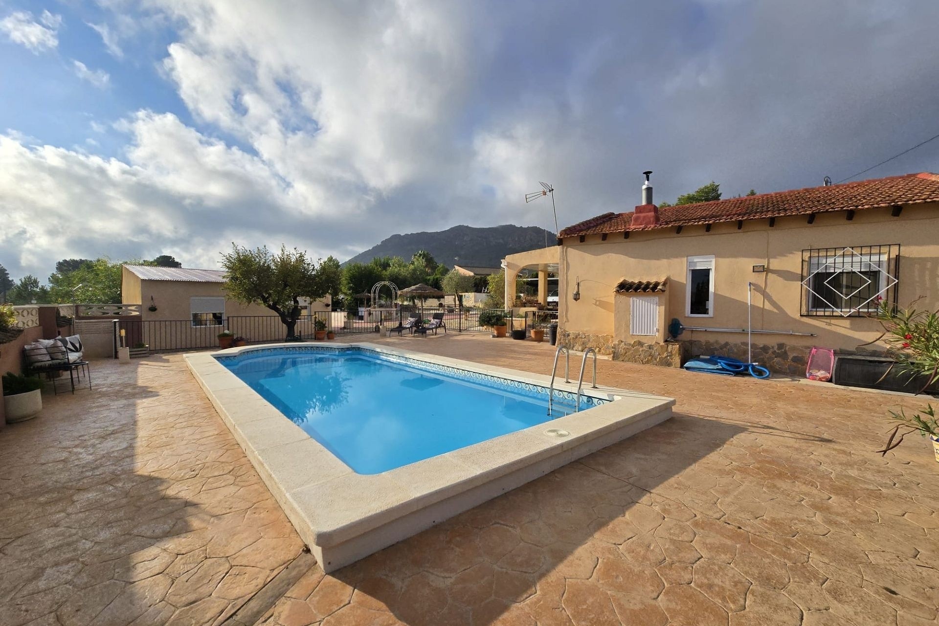 Herverkoop - Vrijstaande Villa -
SAX