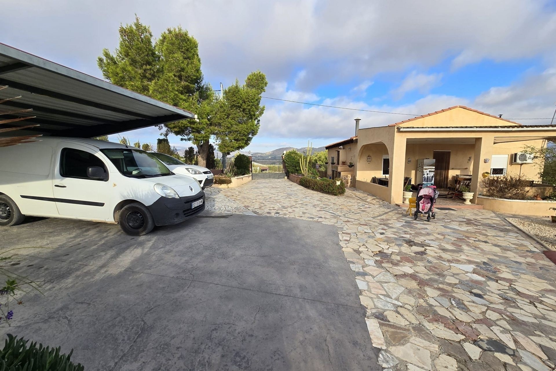 Herverkoop - Vrijstaande Villa -
SAX