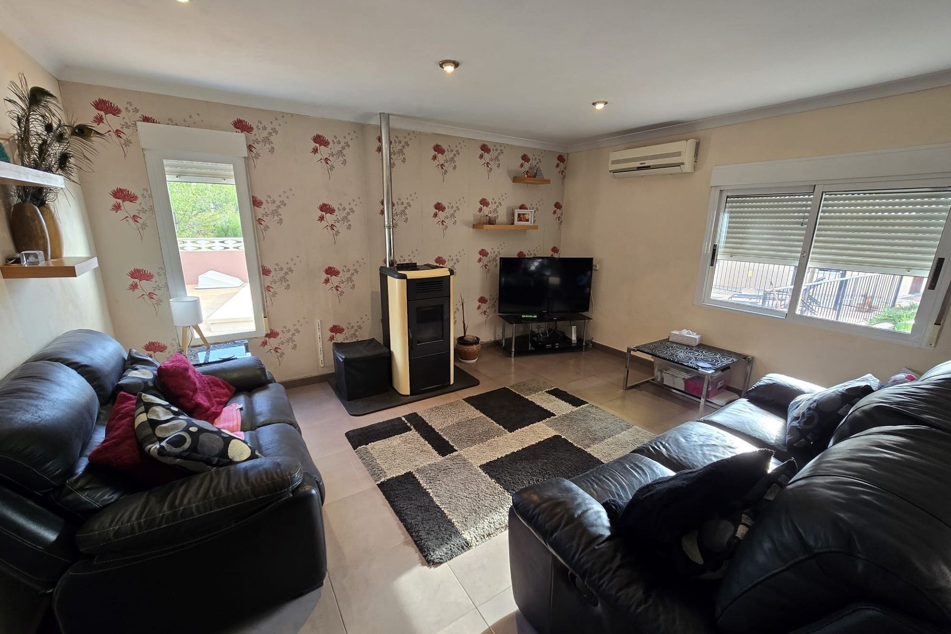 Herverkoop - Vrijstaande Villa -
SAX