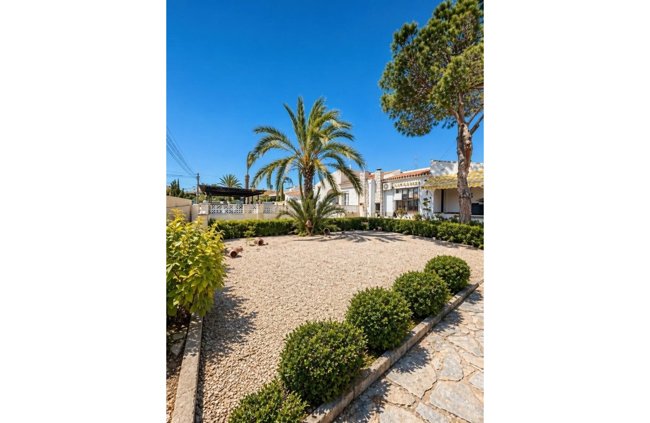 Herverkoop - Vrijstaande Villa -
Torrevieja - Aguas Nuevas