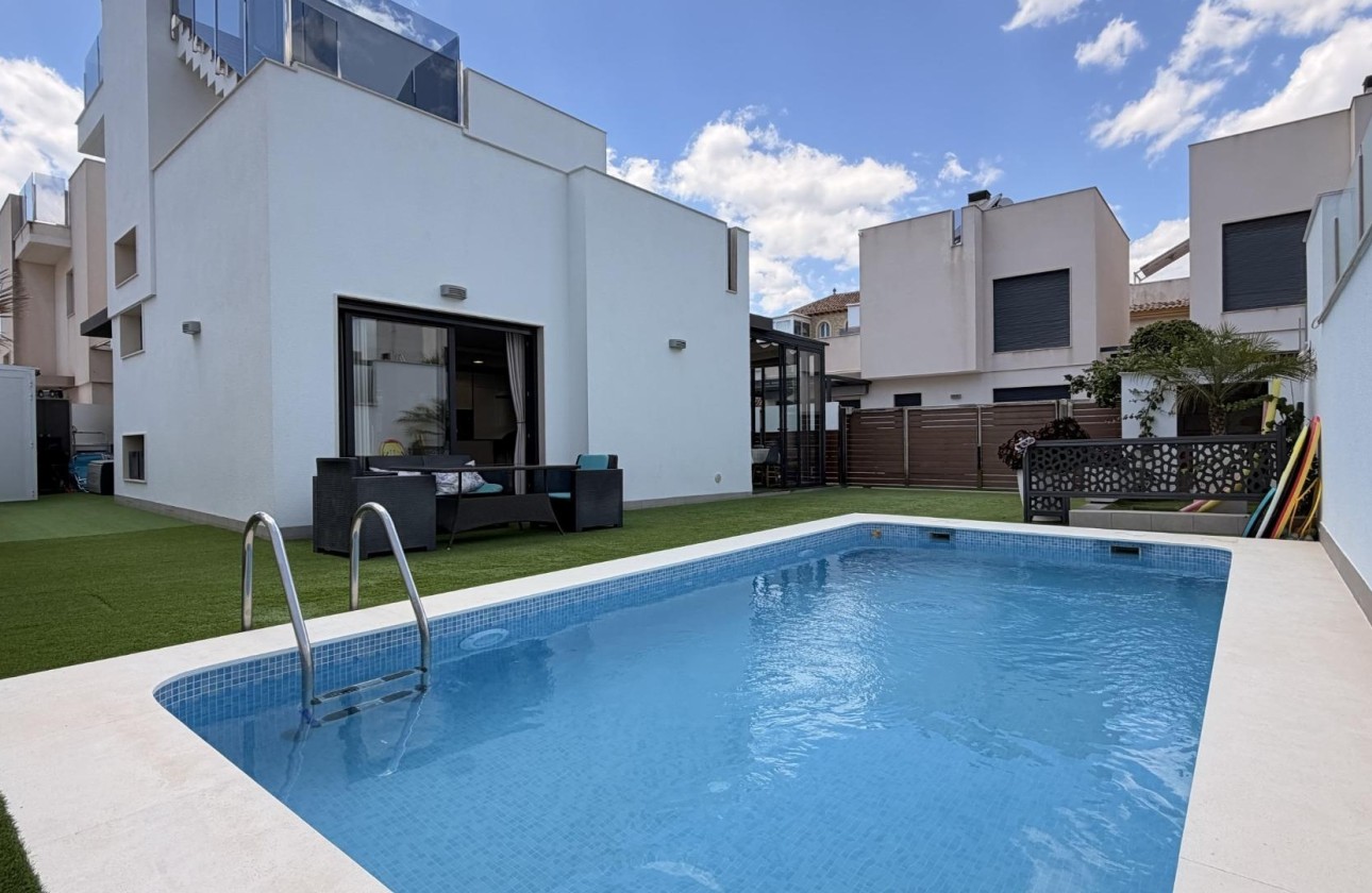 Herverkoop - Vrijstaande Villa -
Torrevieja - Aguas Nuevas
