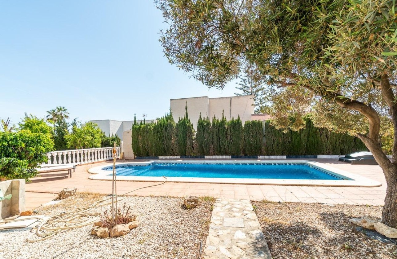 Herverkoop - Vrijstaande Villa -
Torrevieja - La Mata