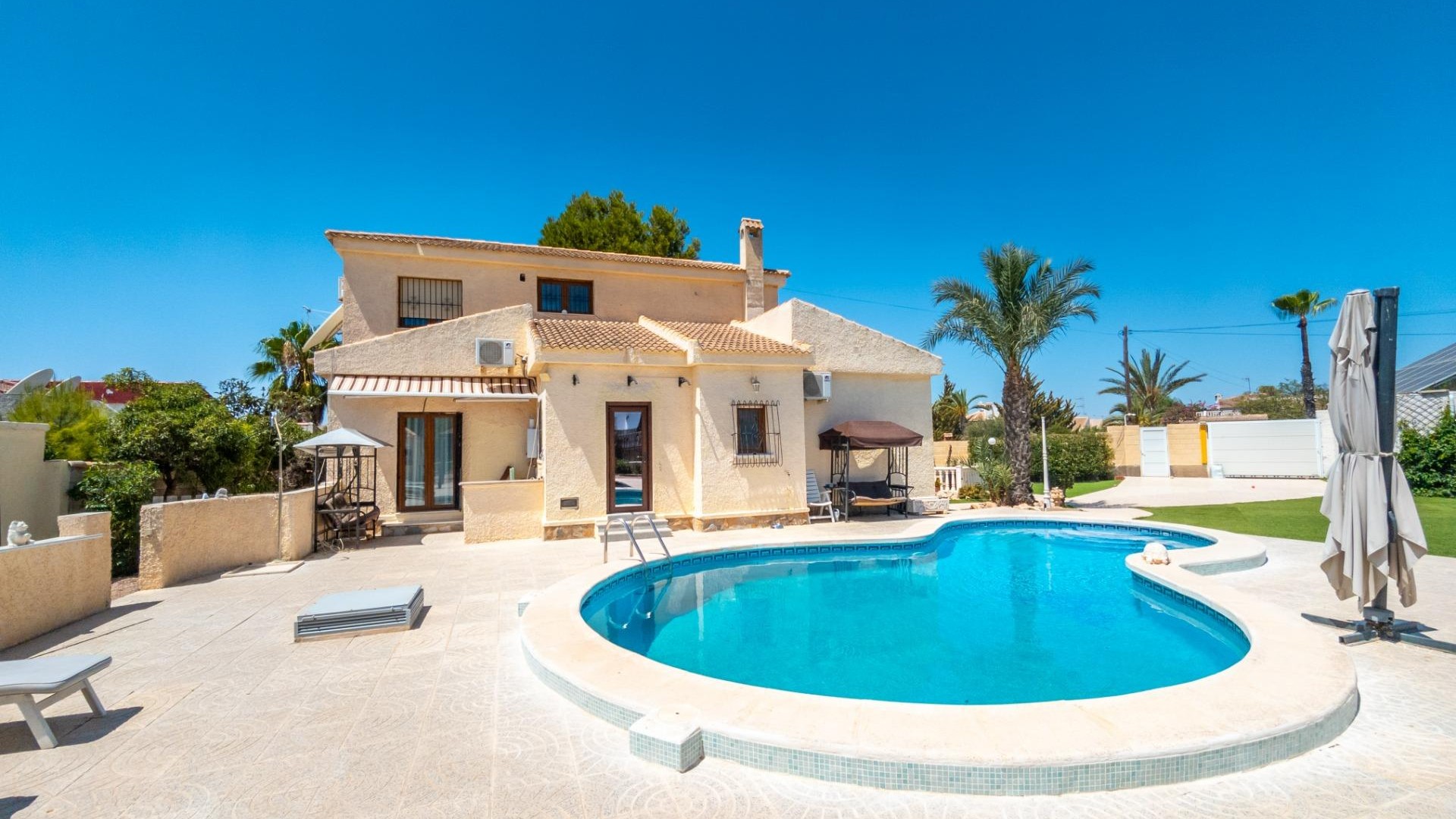 Herverkoop - Vrijstaande Villa -
Torrevieja - La Siesta - El Salado - Torreta