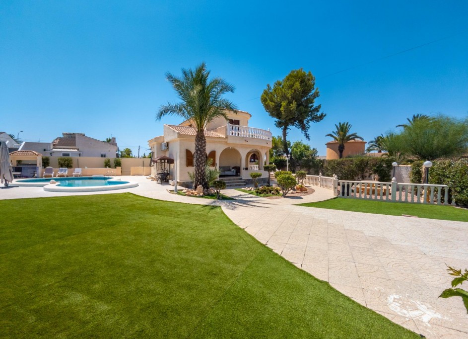 Herverkoop - Vrijstaande Villa -
Torrevieja - La Siesta - El Salado - Torreta