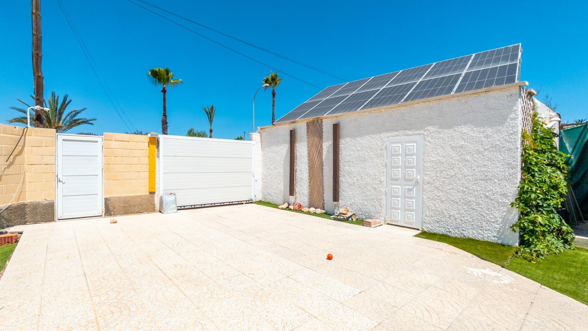 Herverkoop - Vrijstaande Villa -
Torrevieja - La Siesta - El Salado - Torreta