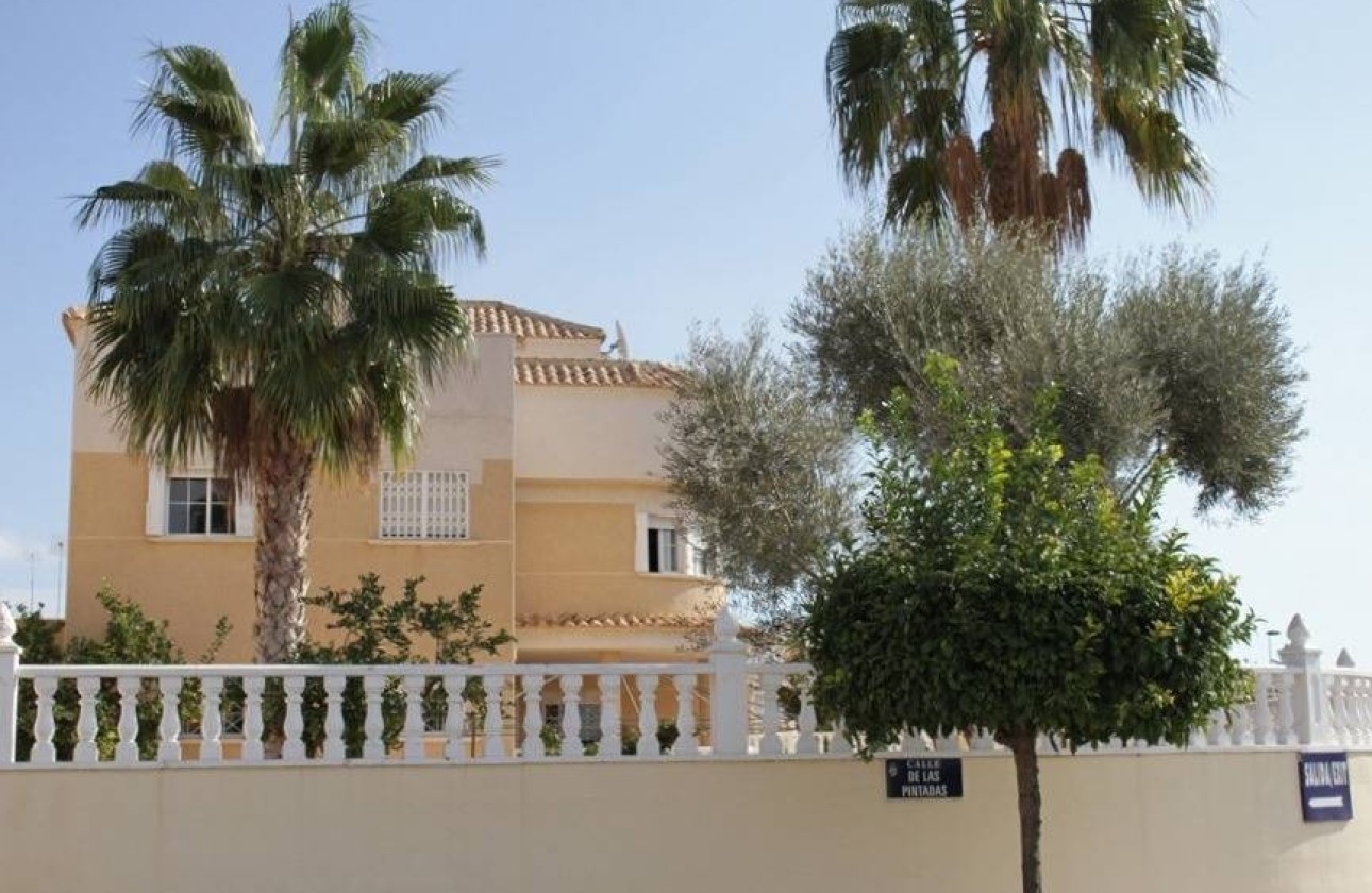 Herverkoop - Vrijstaande Villa -
Torrevieja - La Siesta - El Salado - Torreta