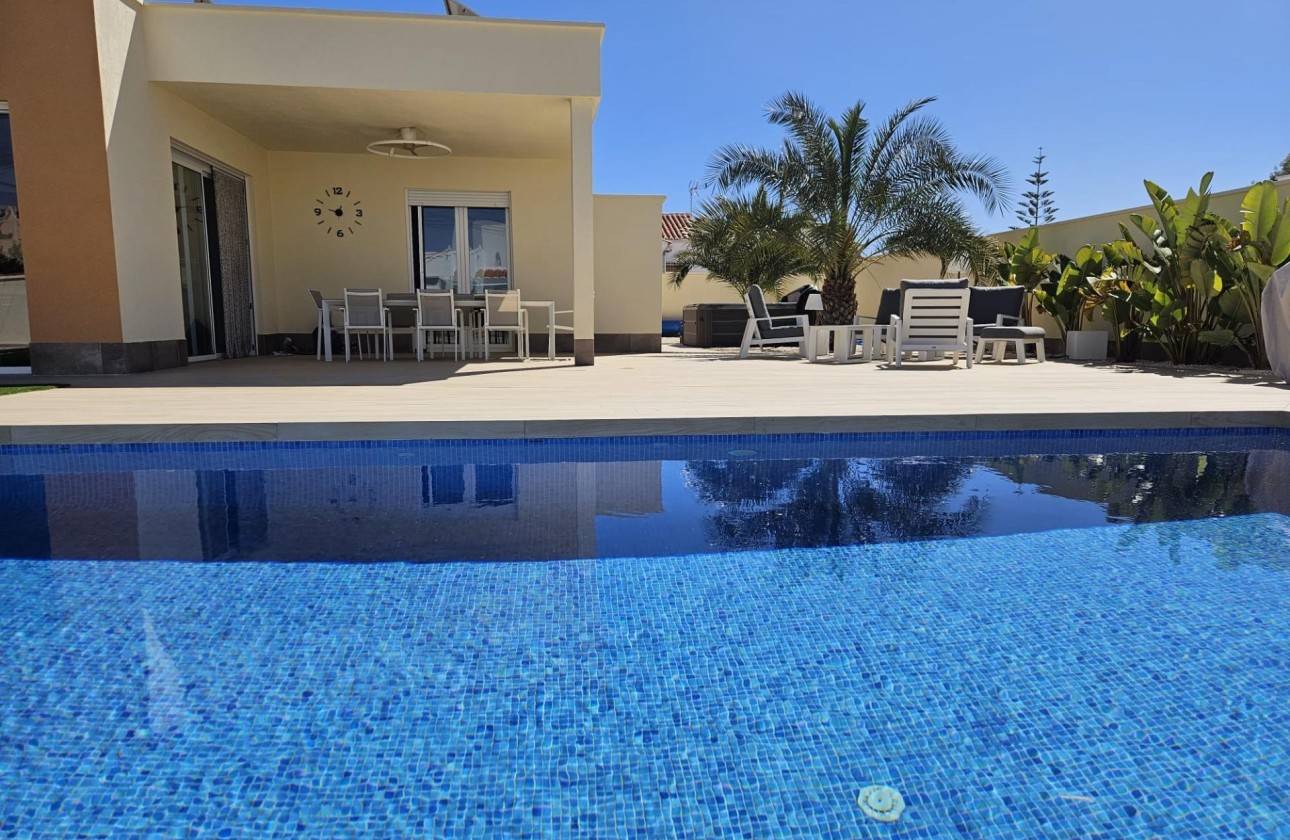 Herverkoop - Vrijstaande Villa -
Torrevieja - La Siesta - El Salado - Torreta
