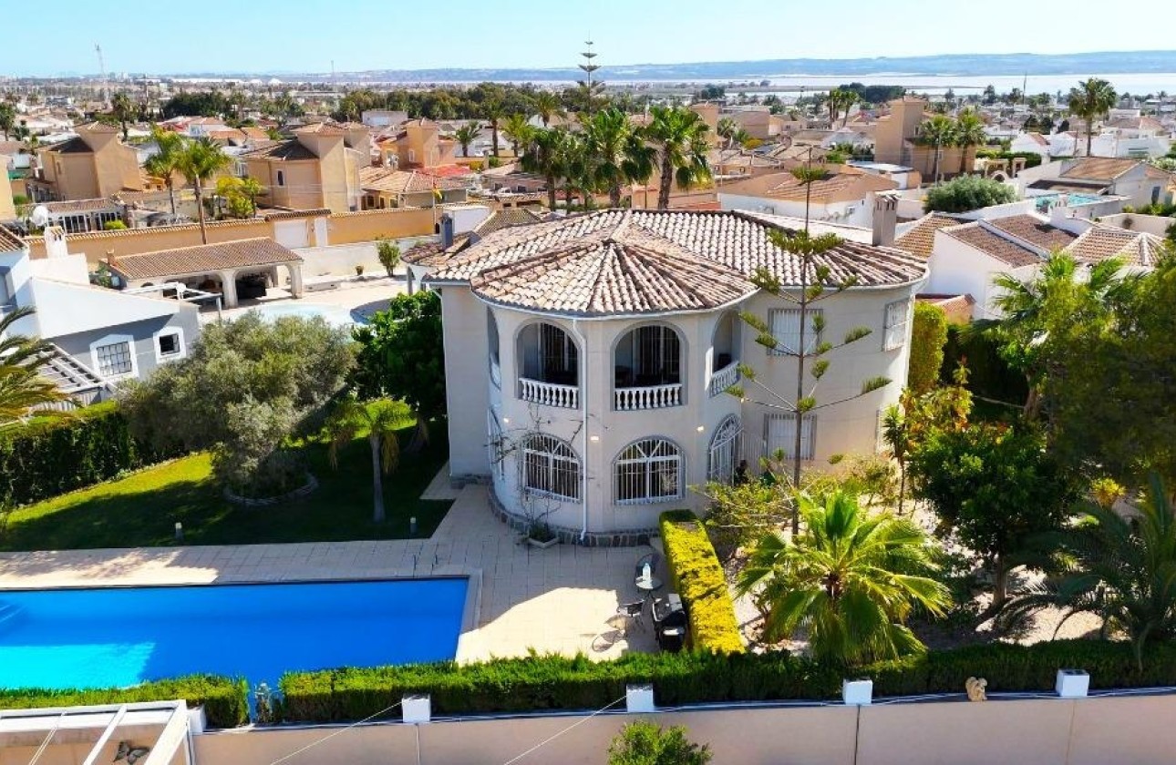 Herverkoop - Vrijstaande Villa -
Torrevieja - La Siesta