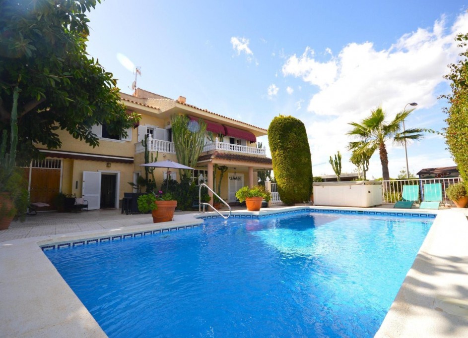 Herverkoop - Vrijstaande Villa -
Torrevieja - La veleta