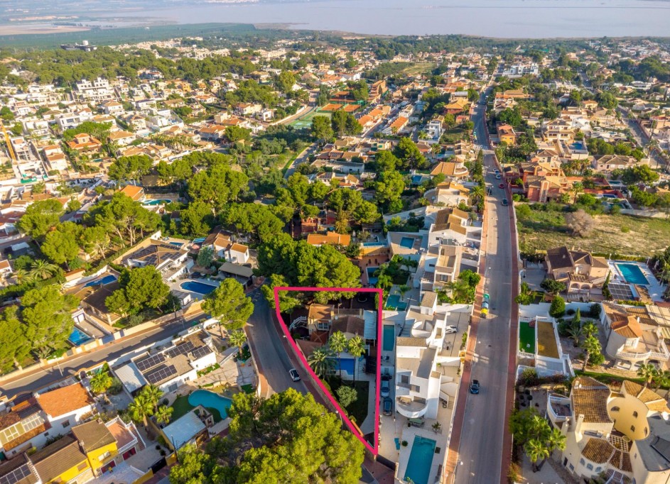 Herverkoop - Vrijstaande Villa -
Torrevieja - Los balcones