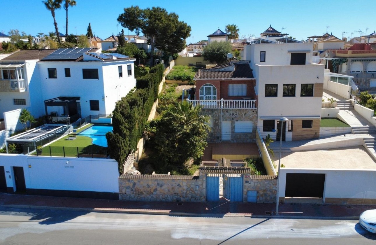 Herverkoop - Vrijstaande Villa -
Torrevieja - Los balcones