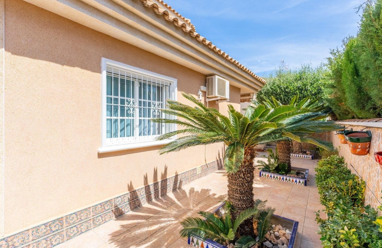 Herverkoop - Vrijstaande Villa -
Torrevieja - Los Balcones
