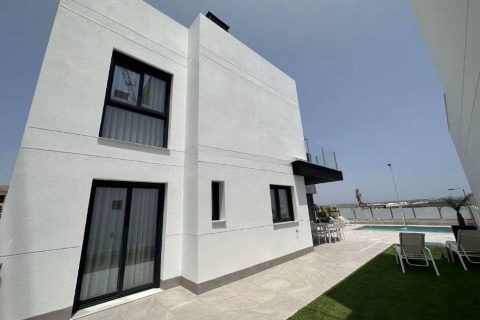 Herverkoop - Vrijstaande Villa -
Torrevieja - Los Balcones