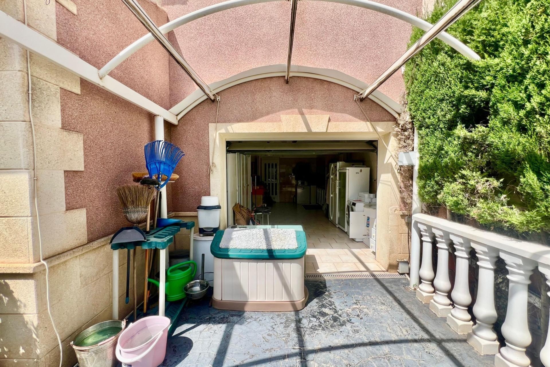 Herverkoop - Vrijstaande Villa -
Torrevieja - Los Balcones