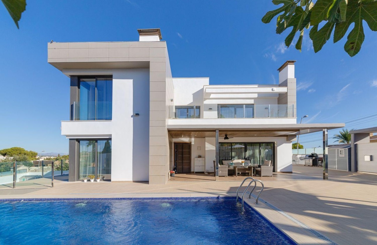 Herverkoop - Vrijstaande Villa -
Torrevieja - Los Balcones