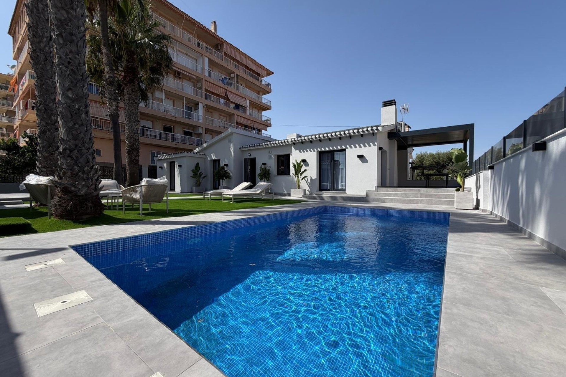 Herverkoop - Vrijstaande Villa -
Torrevieja - Punta Prima