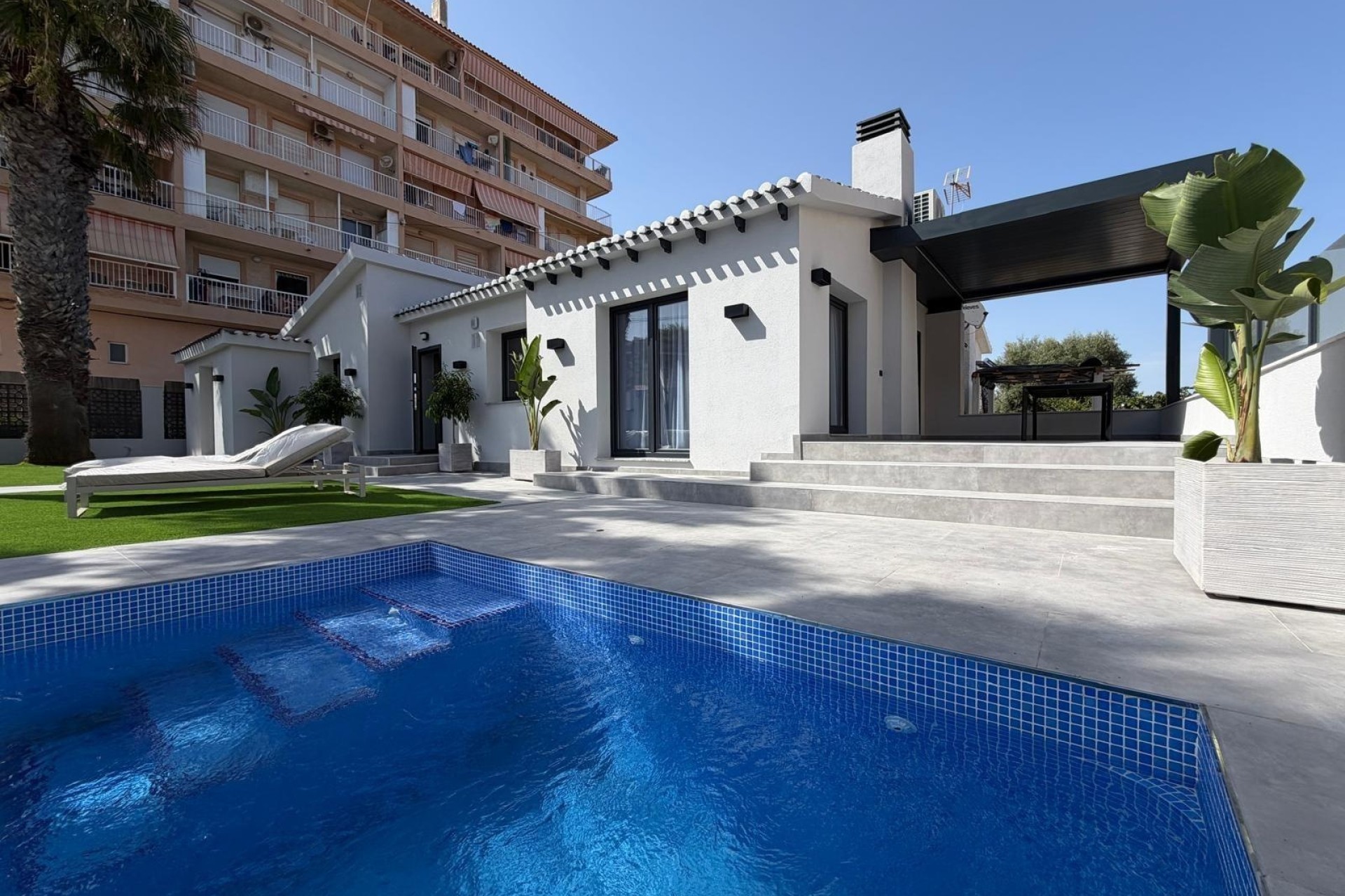 Herverkoop - Vrijstaande Villa -
Torrevieja - Punta Prima