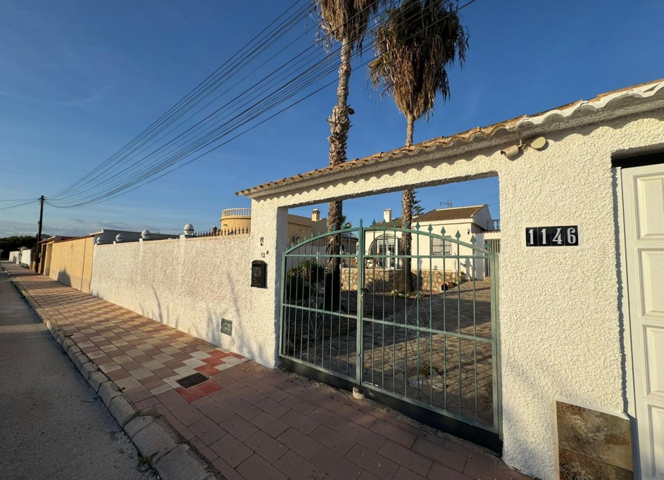 Herverkoop - Vrijstaande Villa -
Torrevieja - San luis