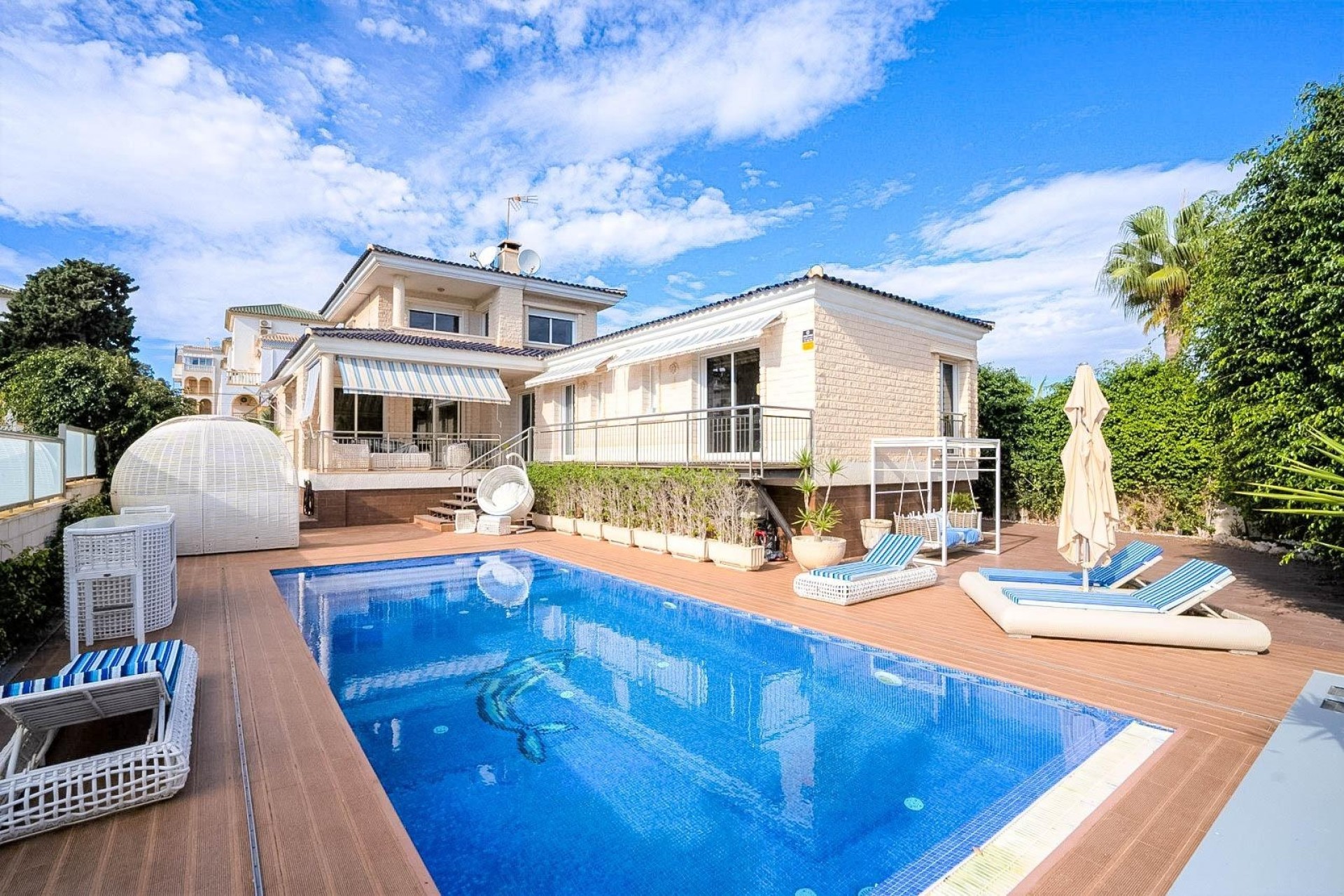 Herverkoop - Vrijstaande Villa -
Torrevieja - Torre la mata
