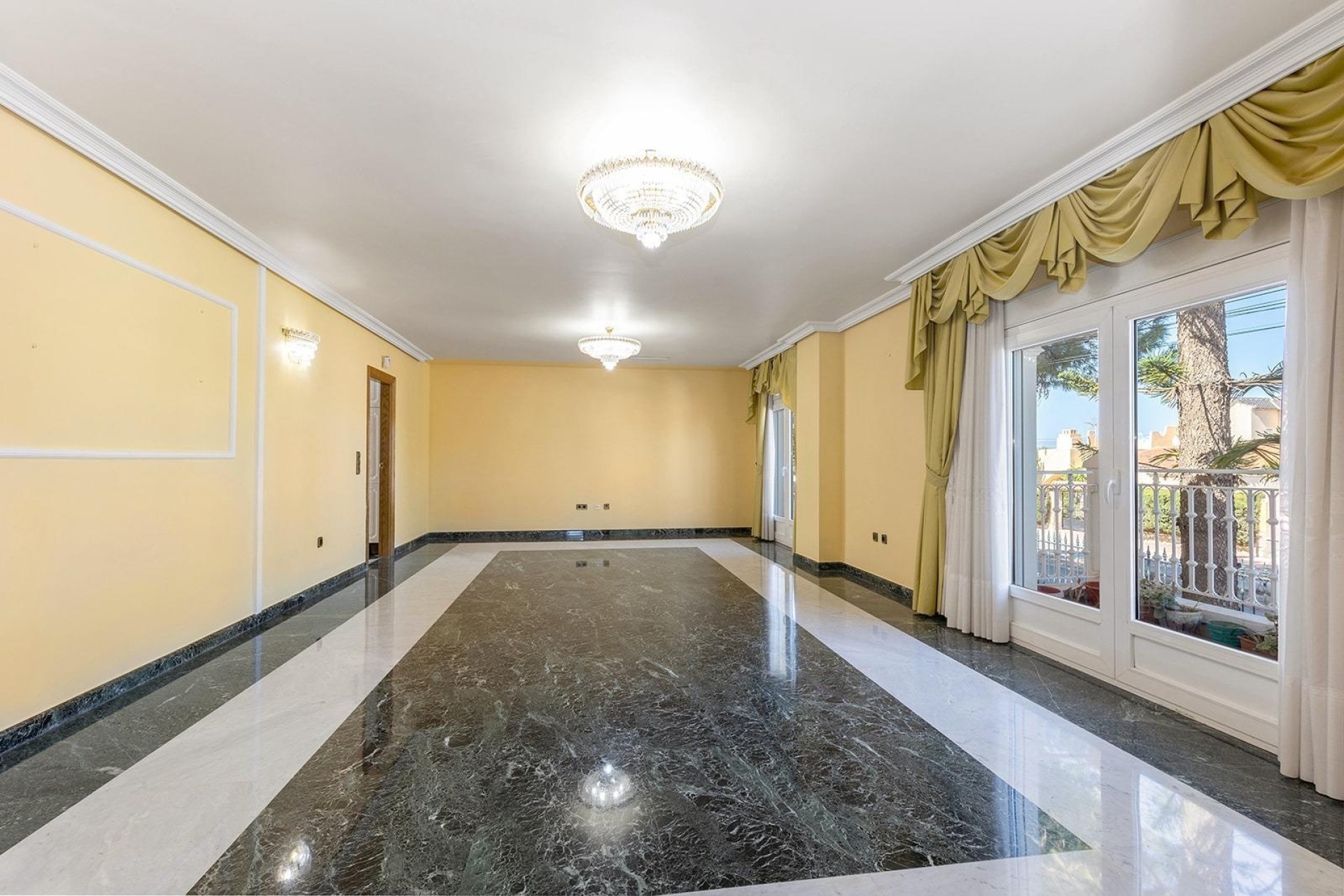 Herverkoop - Vrijstaande Villa -
Torrevieja - Torreta florida