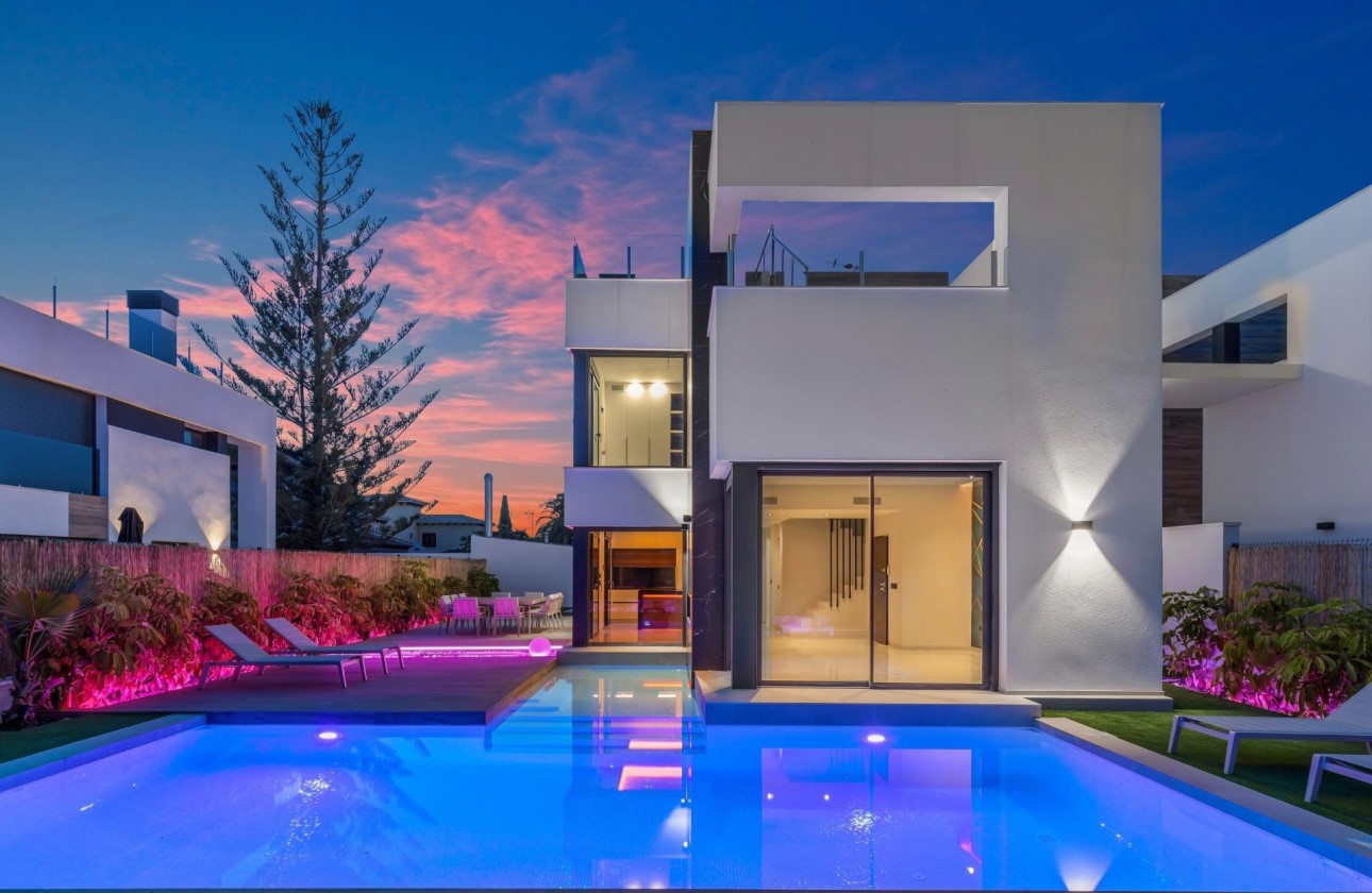 Herverkoop - Vrijstaande Villa -
Torrevieja - Torreta florida