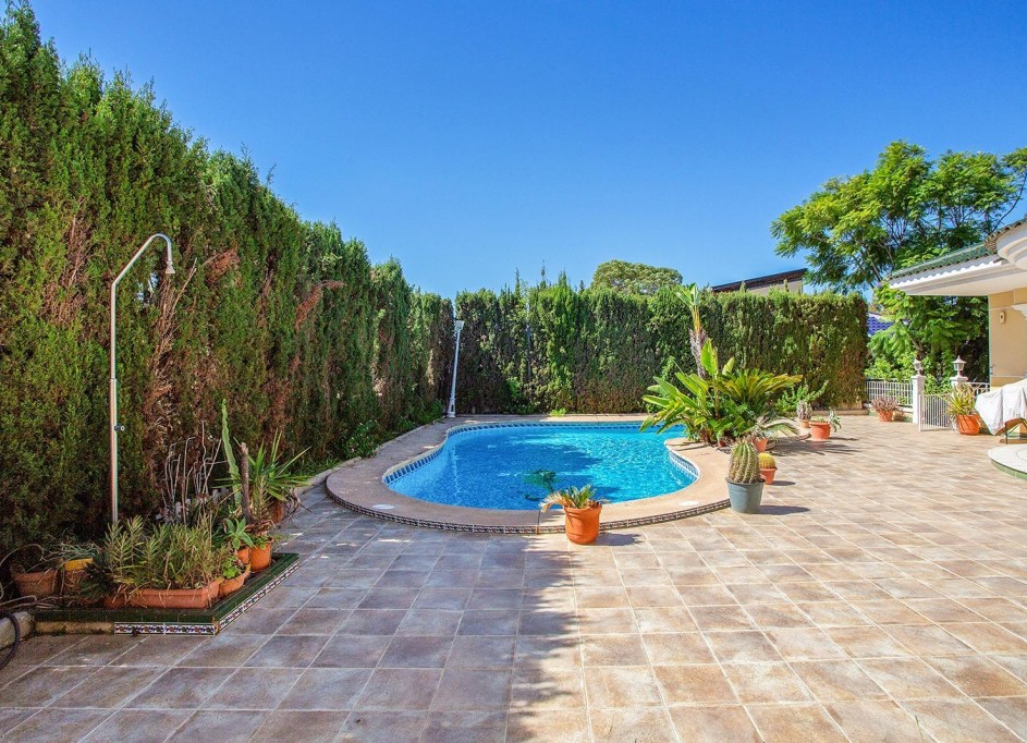 Herverkoop - Vrijstaande Villa -
Torrevieja - Torreta florida