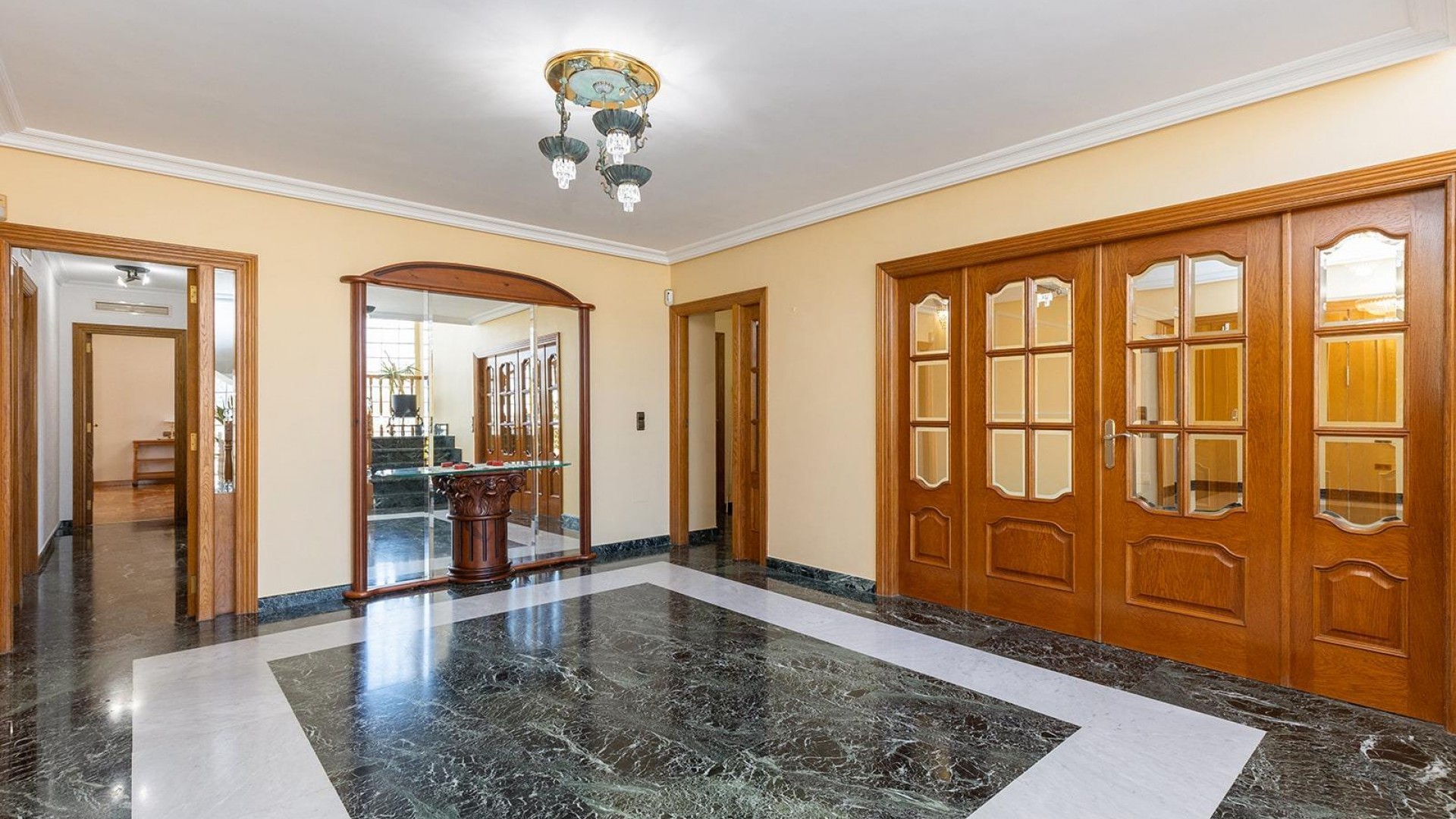 Herverkoop - Vrijstaande Villa -
Torrevieja - Torreta florida