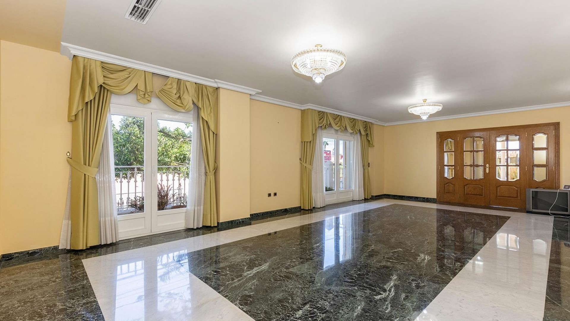 Herverkoop - Vrijstaande Villa -
Torrevieja - Torreta florida