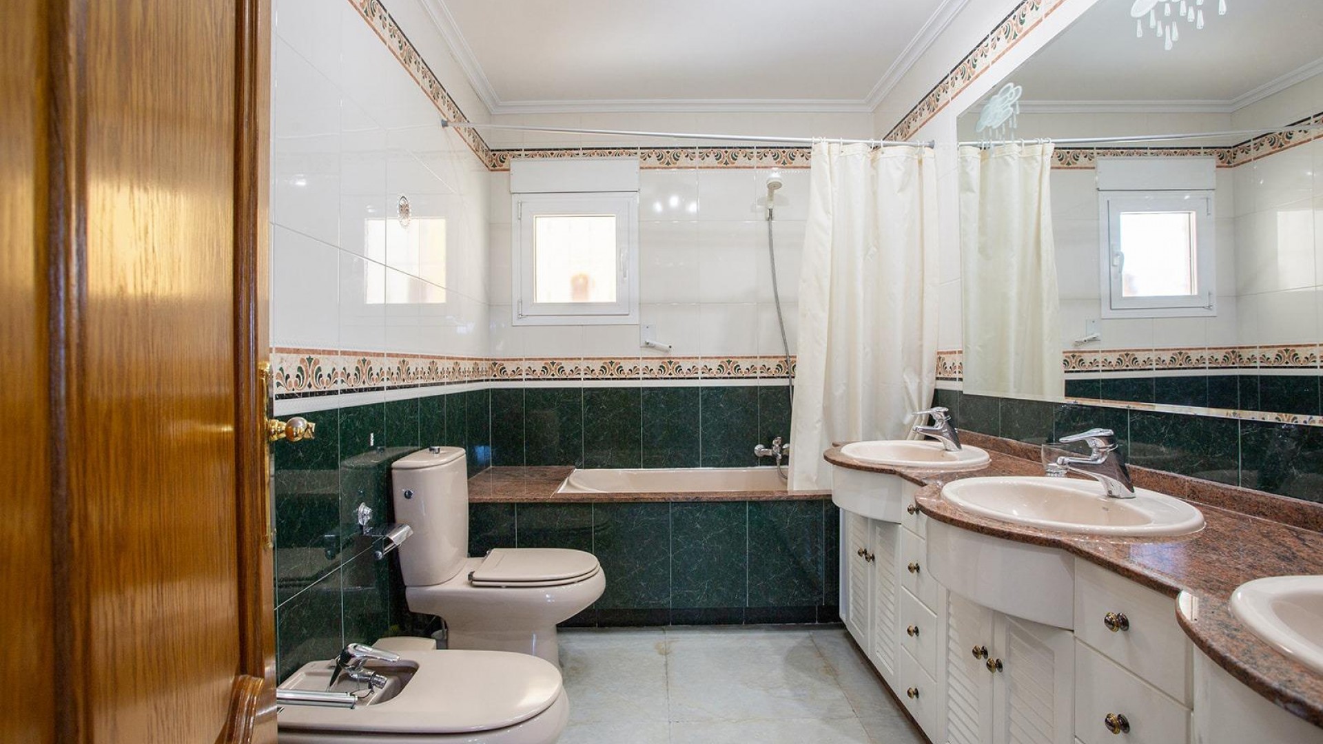 Herverkoop - Vrijstaande Villa -
Torrevieja - Torreta florida