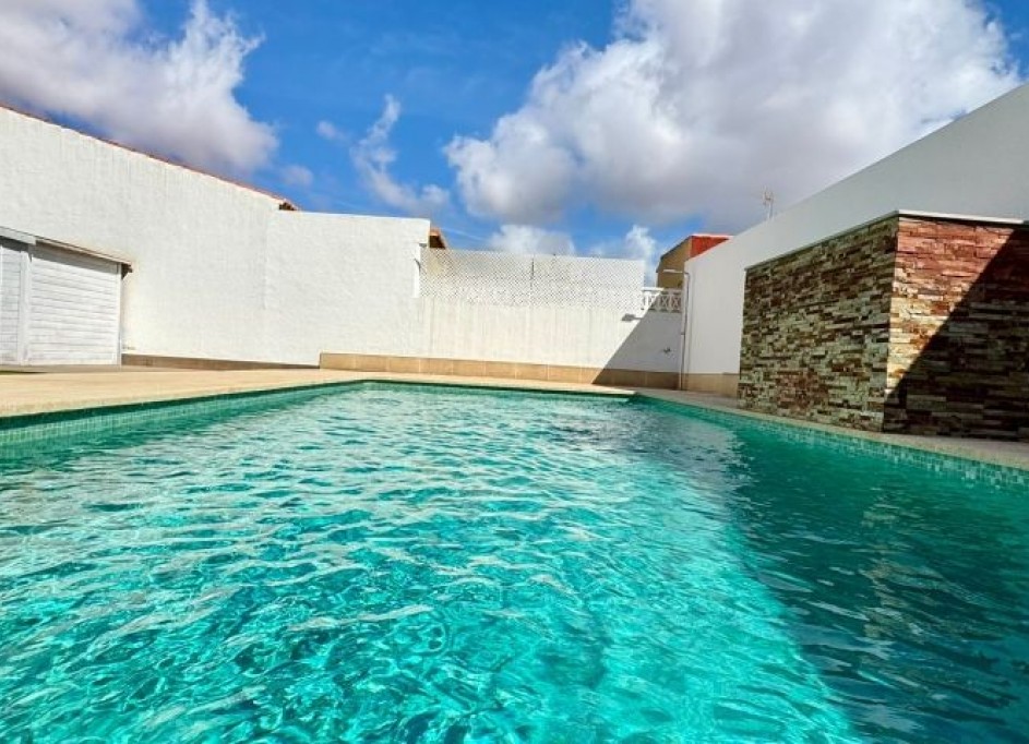 Herverkoop - Vrijstaande Villa -
Torrevieja