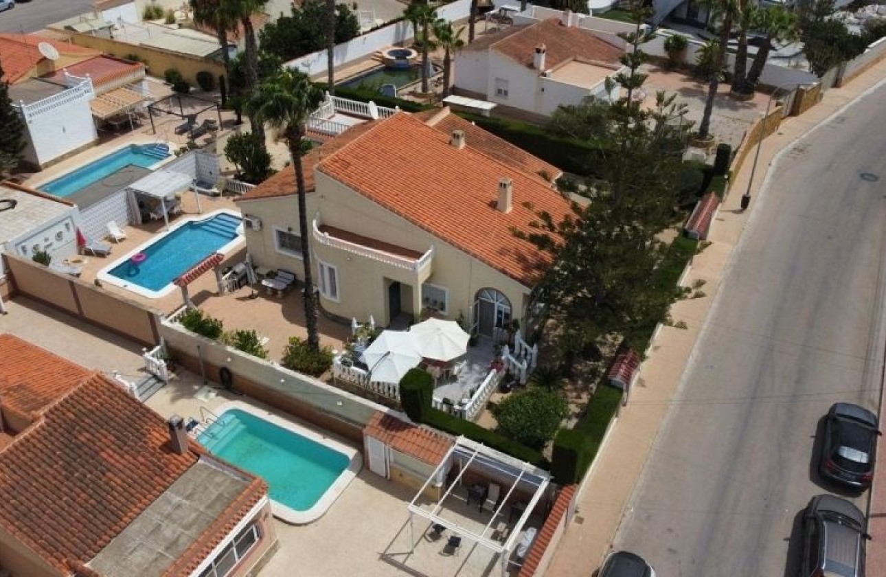 Herverkoop - Vrijstaande Villa -
Torrevieja