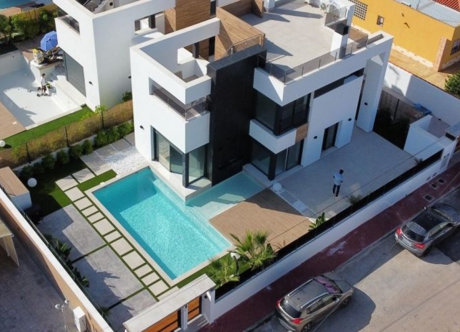 Herverkoop - Vrijstaande Villa -
Torrevieja