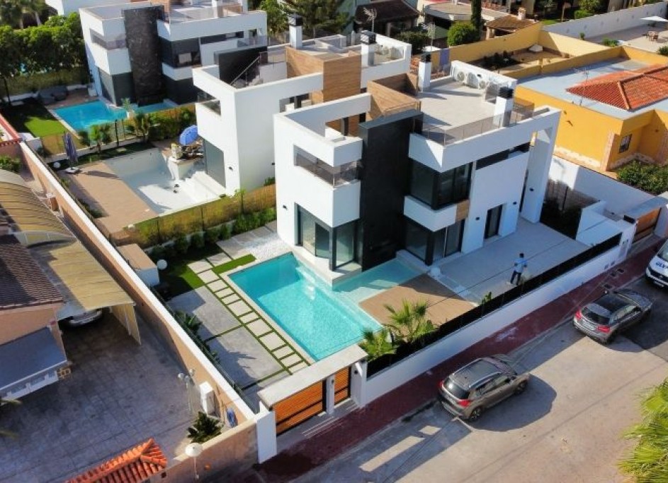 Herverkoop - Vrijstaande Villa -
Torrevieja