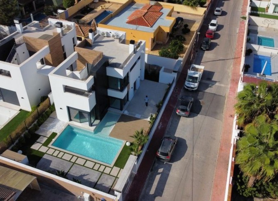 Herverkoop - Vrijstaande Villa -
Torrevieja