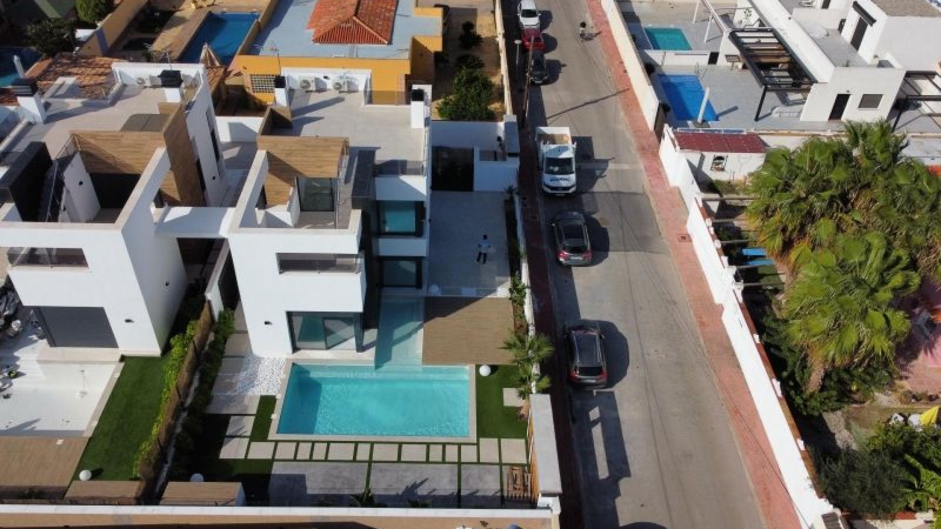 Herverkoop - Vrijstaande Villa -
Torrevieja