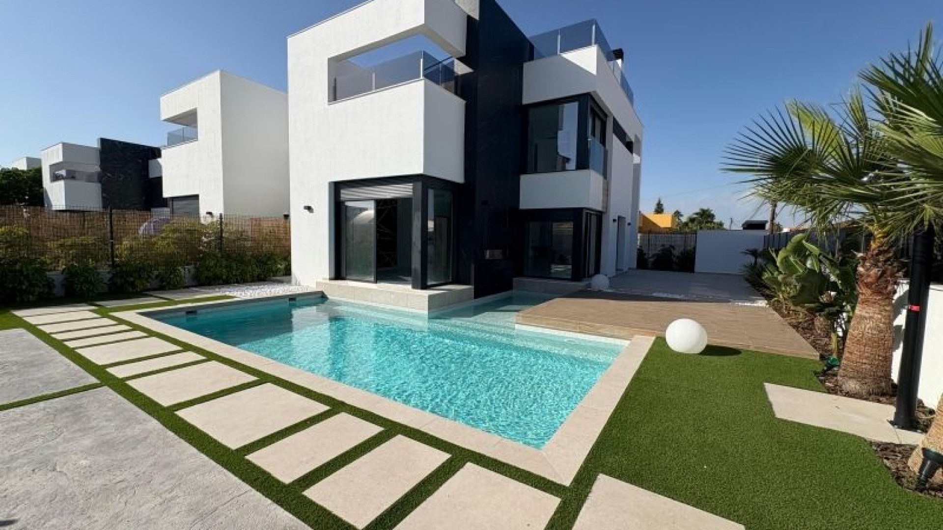 Herverkoop - Vrijstaande Villa -
Torrevieja