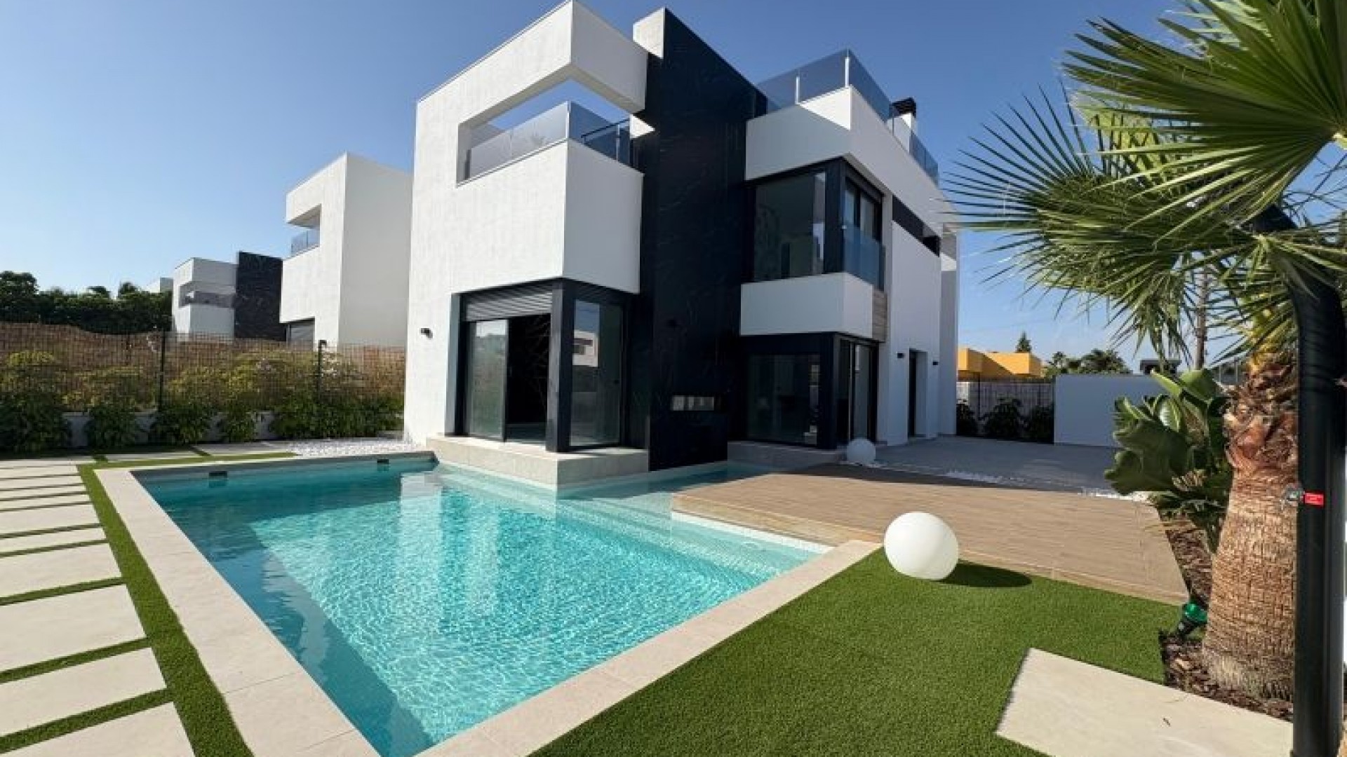 Herverkoop - Vrijstaande Villa -
Torrevieja