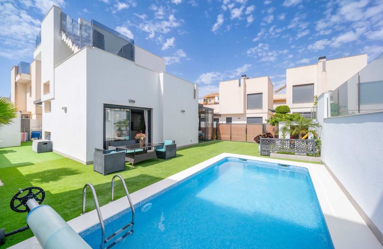 Herverkoop - Vrijstaande Villa -
Torrevieja