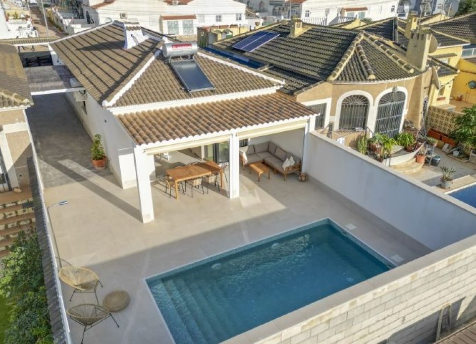 Herverkoop - Vrijstaande Villa -
Torrevieja