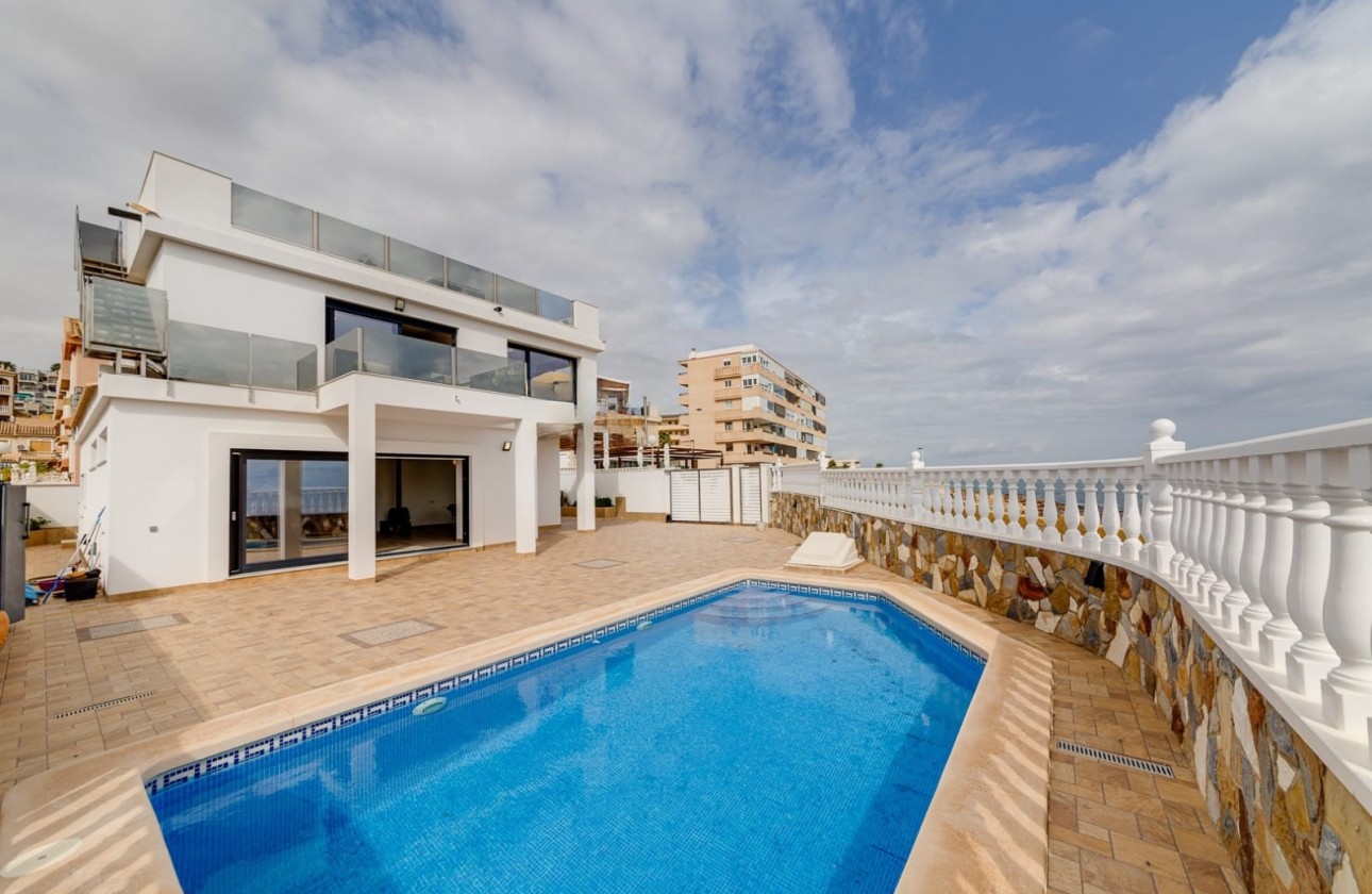 Herverkoop - Vrijstaande Villa -
Torrevieja