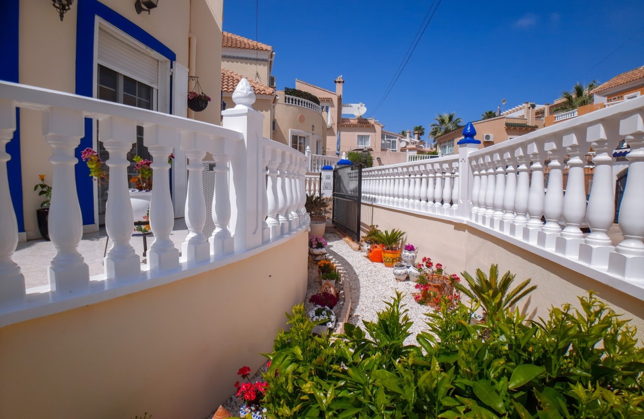 Herverkoop - Vrijstaande Villa -
Villamartín - Costa Blanca