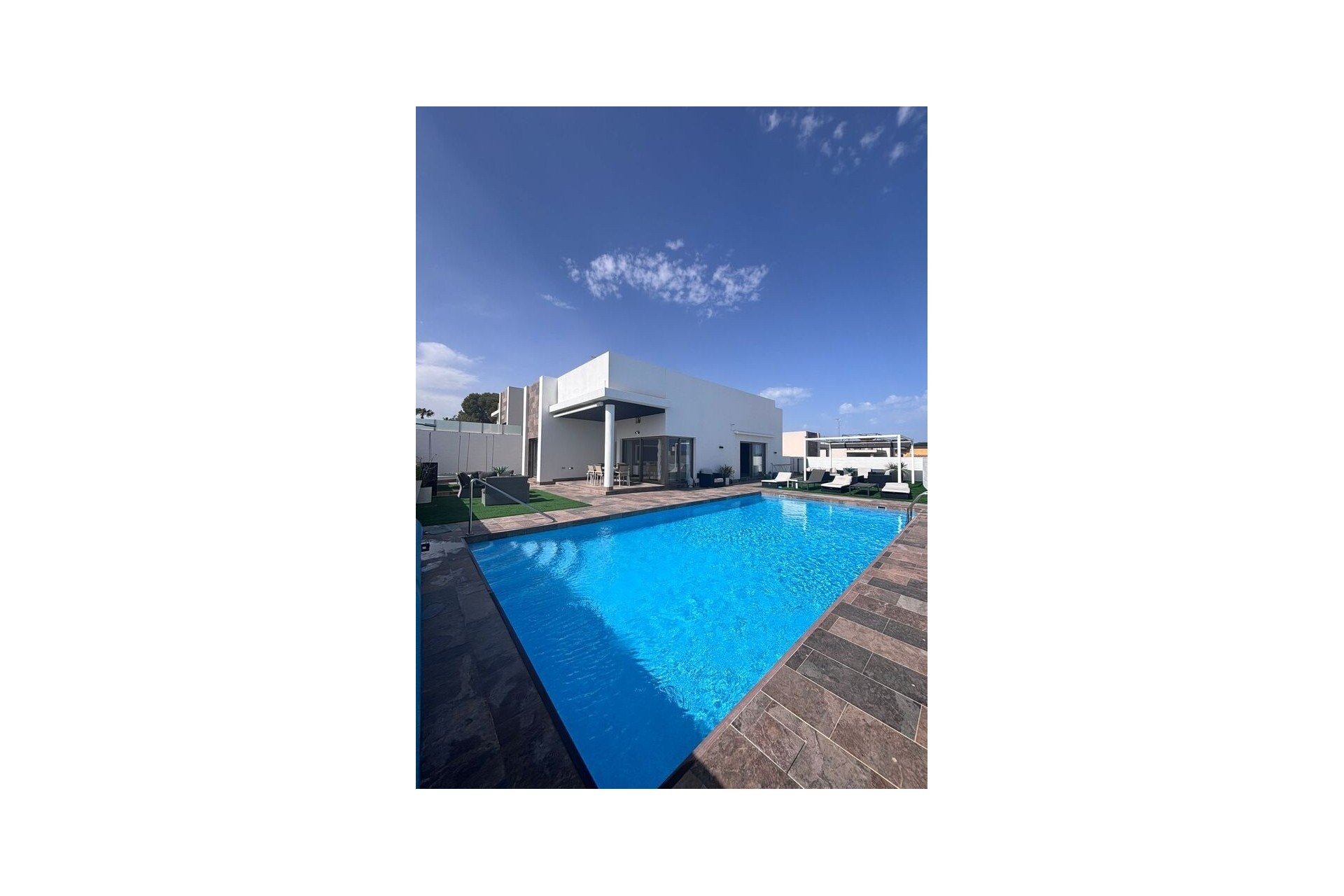 Herverkoop - Vrijstaande Villa -
Villamartín - Costa Blanca