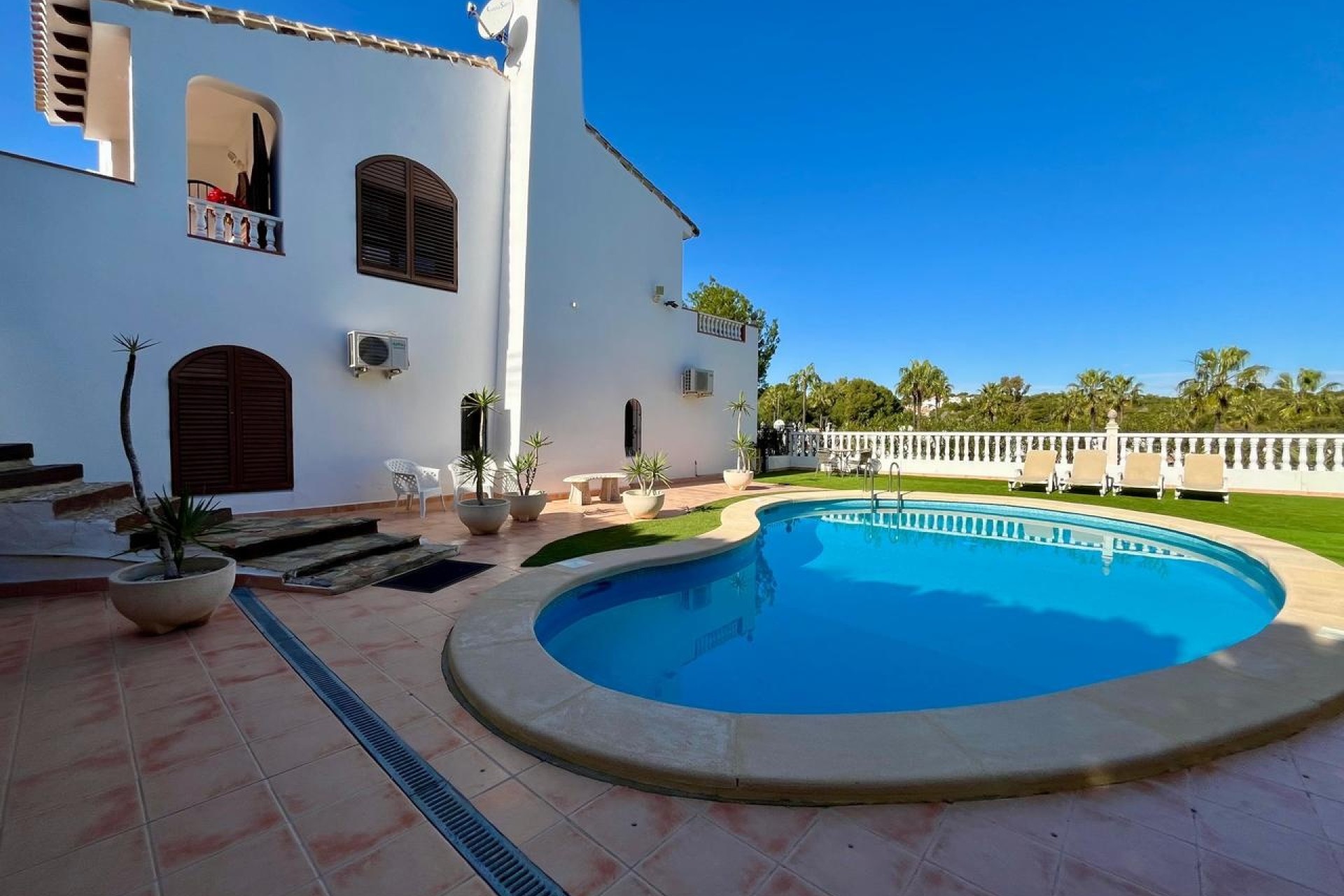 Herverkoop - Vrijstaande Villa -
Villamartín - Costa Blanca