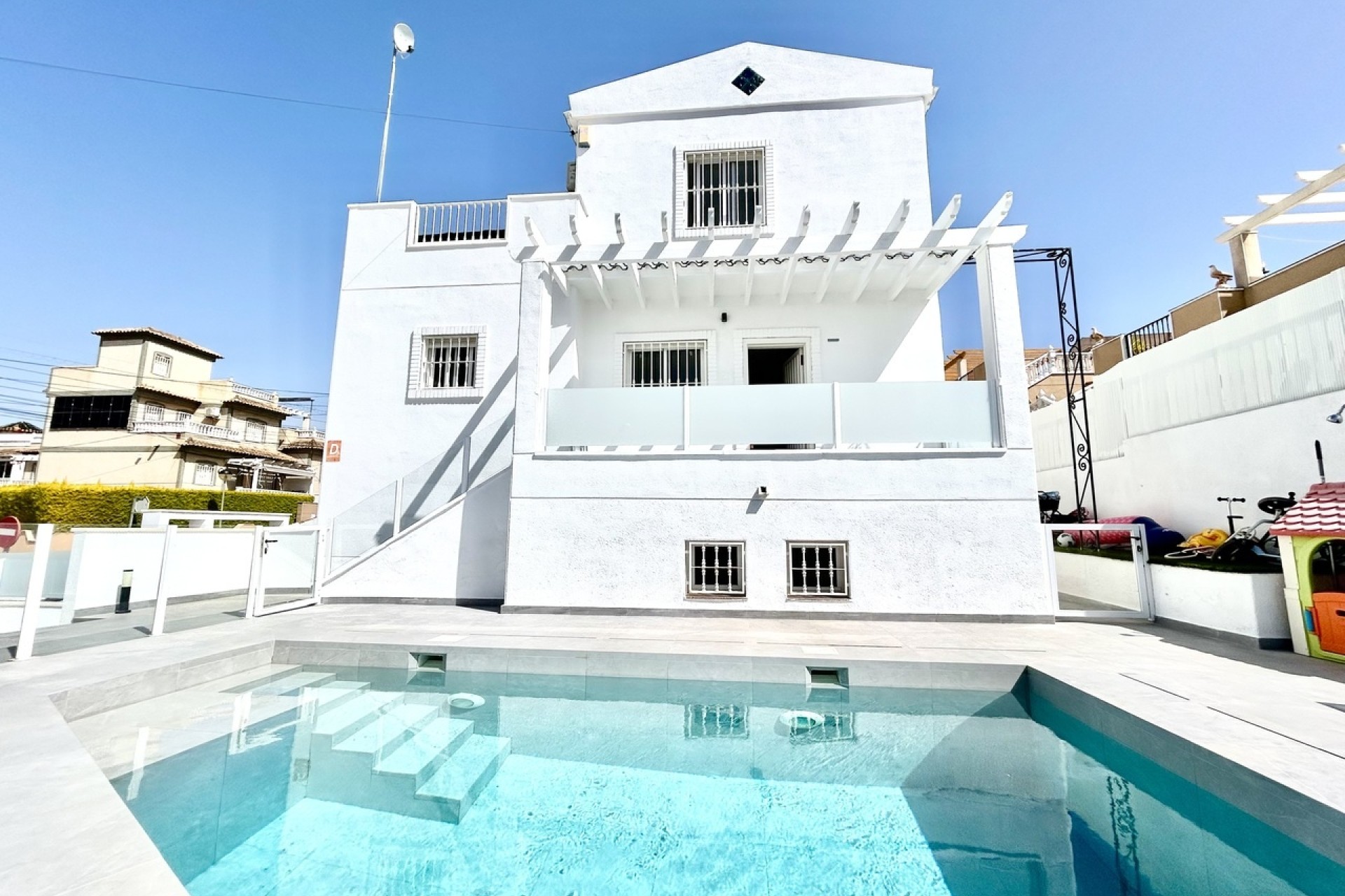 Herverkoop - Vrijstaande Villa -
Villamartín - Costa Blanca