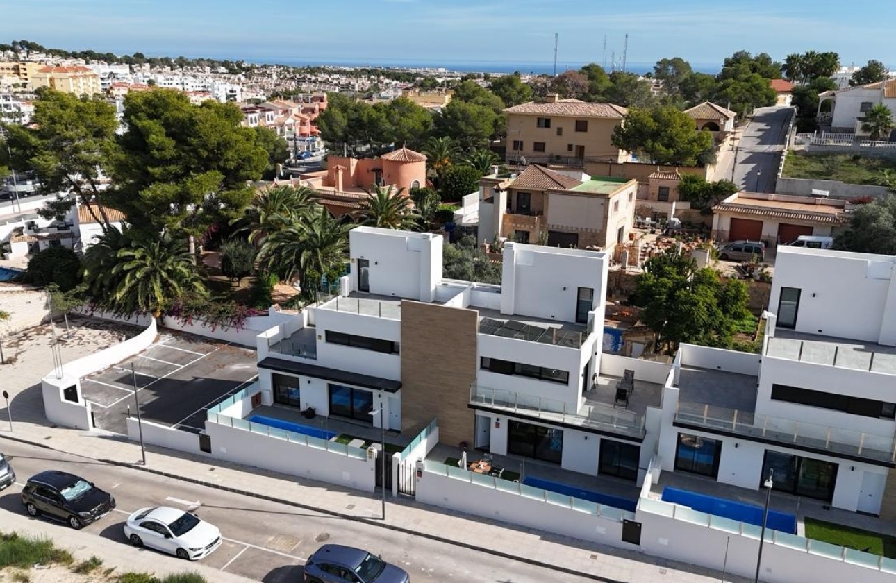 Herverkoop - Vrijstaande Villa -
Villamartín - Costa Blanca