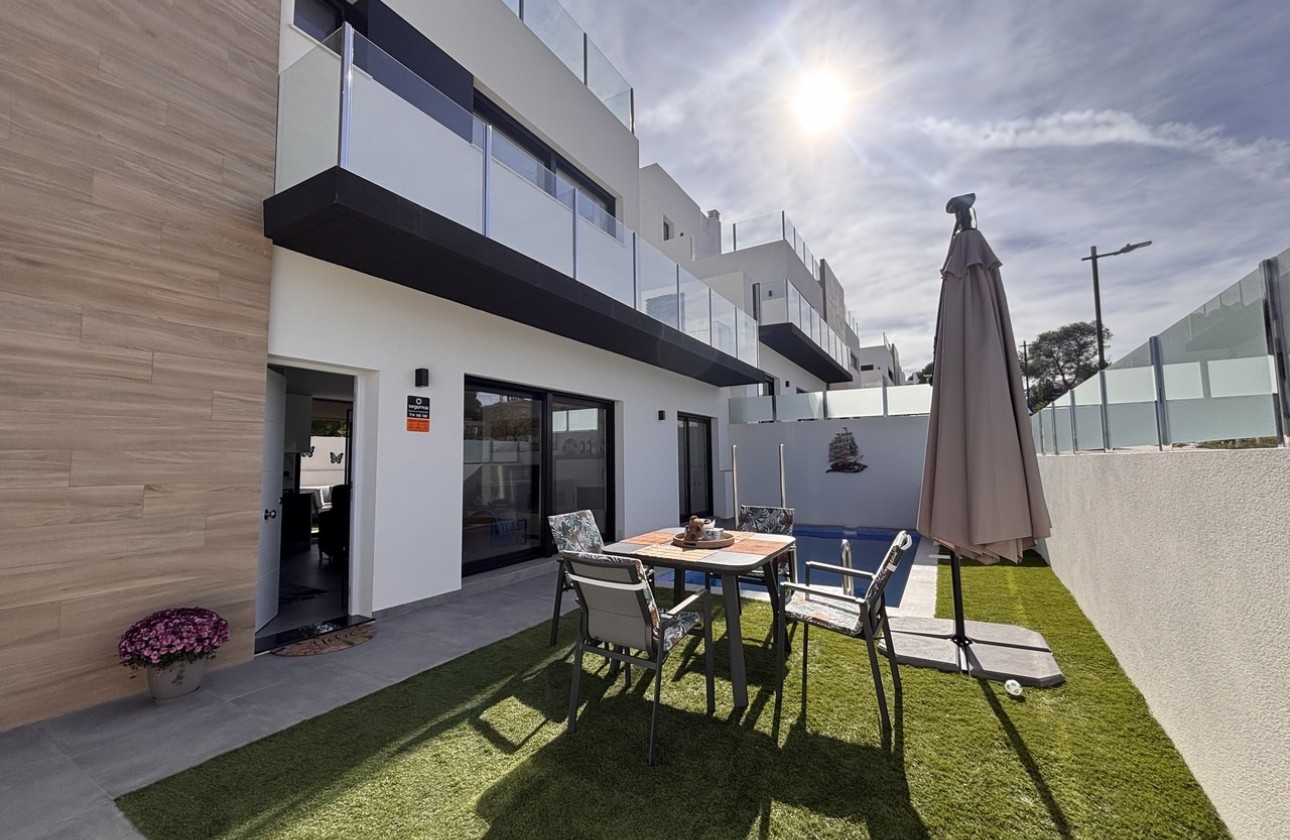 Herverkoop - Vrijstaande Villa -
Villamartín - Costa Blanca