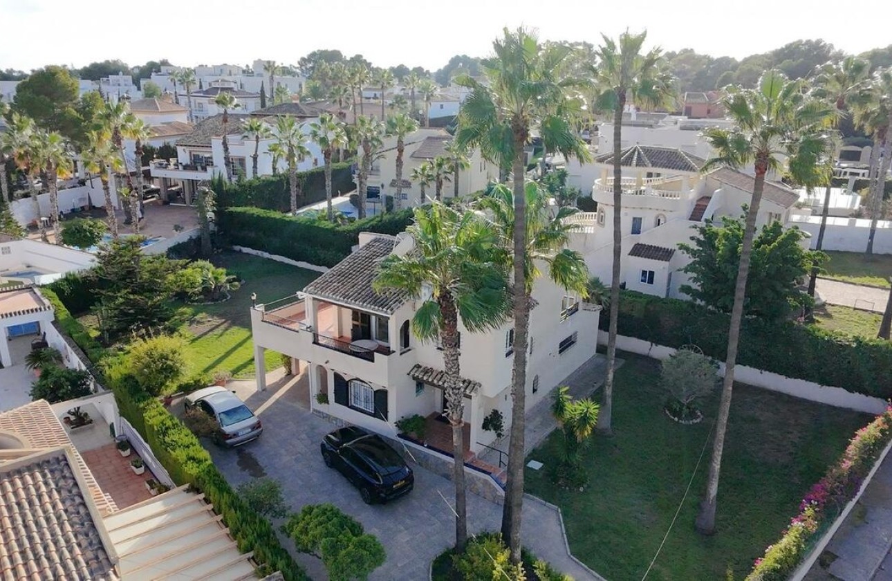 Herverkoop - Vrijstaande Villa -
Villamartín - Costa Blanca