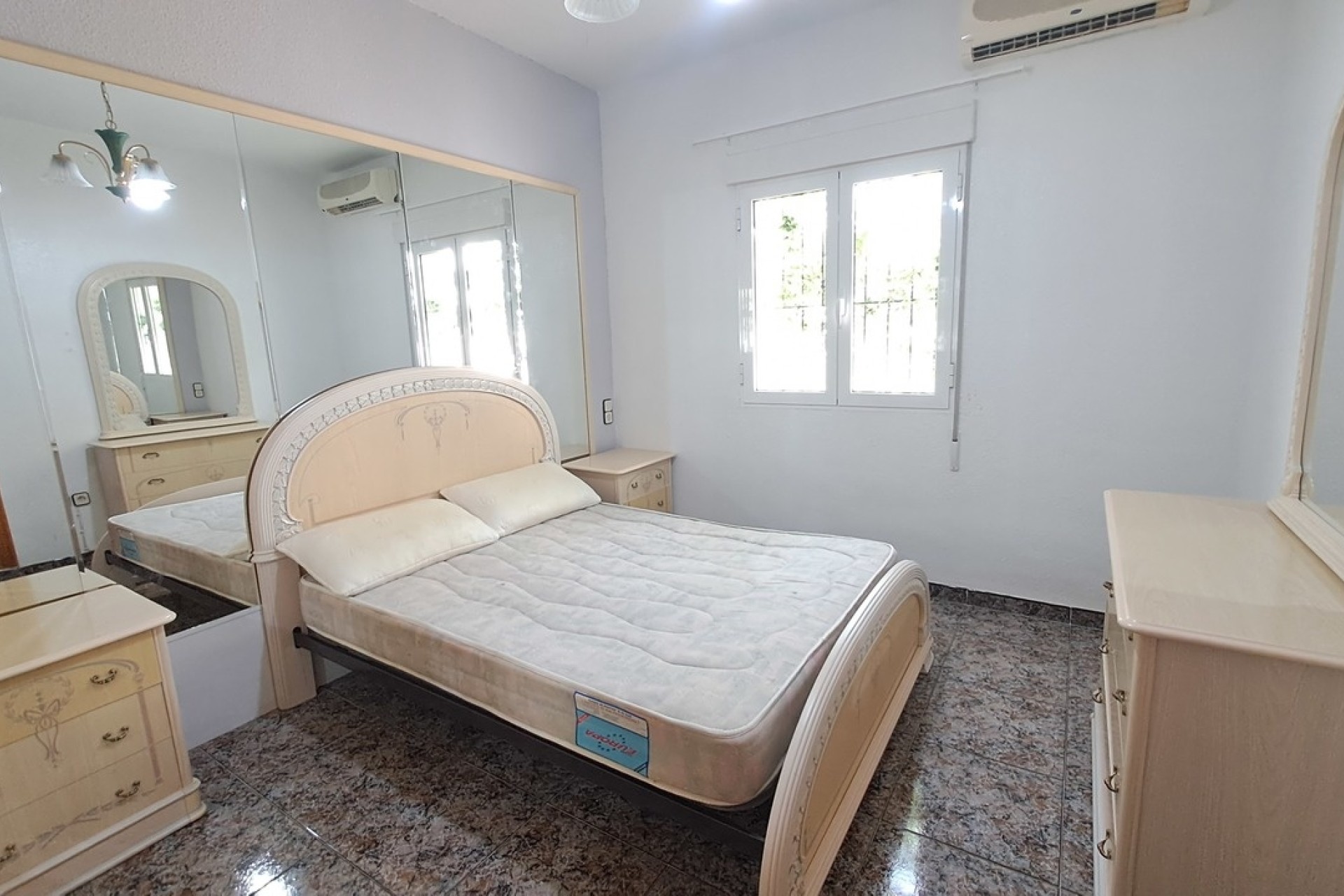 Herverkoop - Vrijstaande Villa -
Villamartín - Costa Blanca